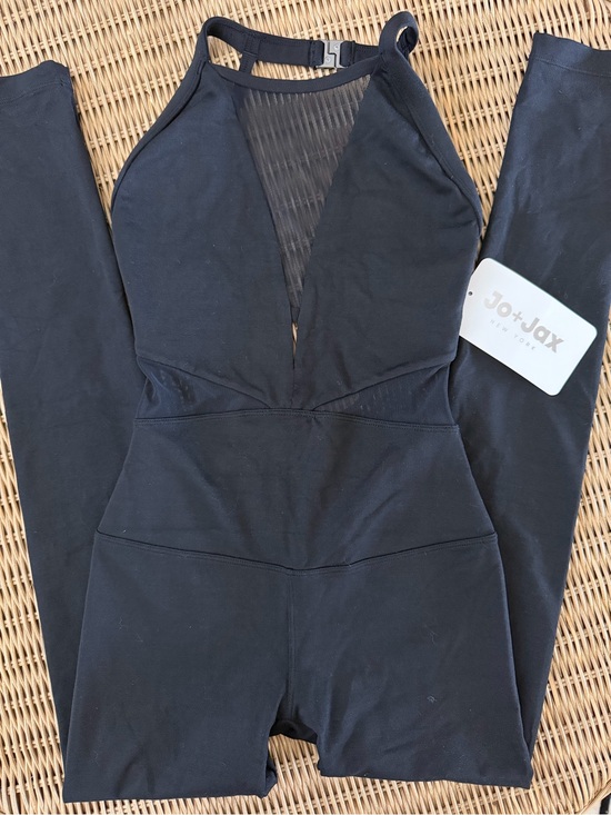 Jo+Jax Other - JO+JAX NWT Black Plunge Neck Uni